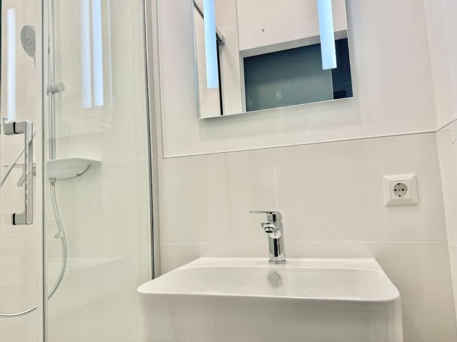 Stylish & Renovated With Free Parking * Wien