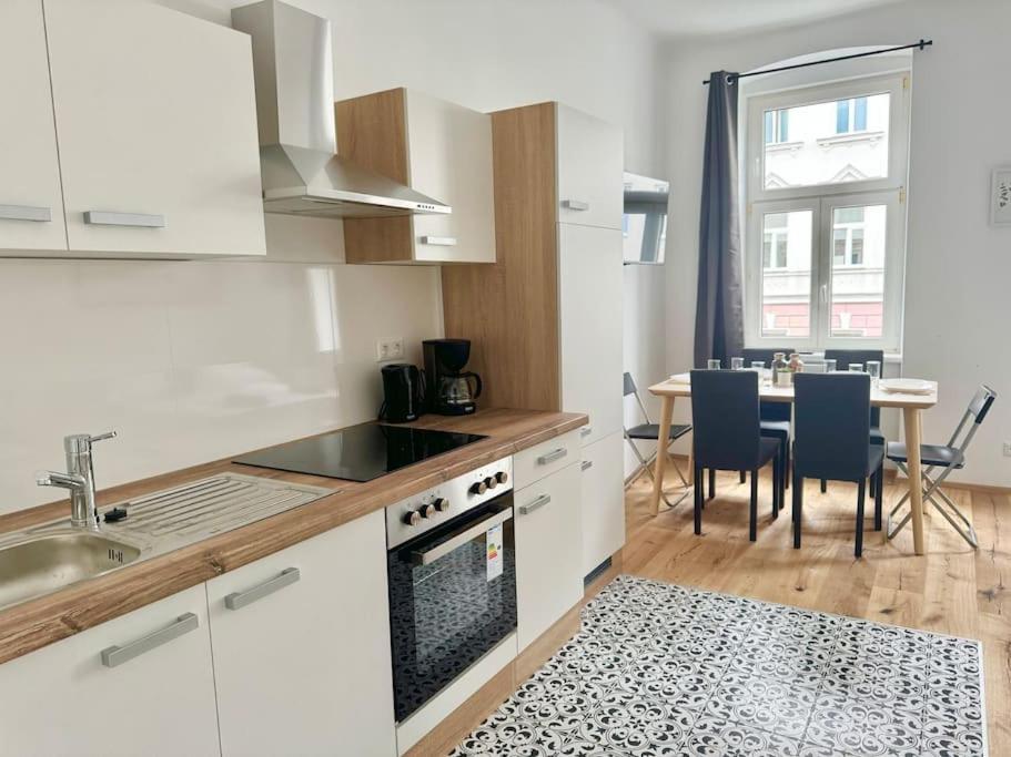 Stylish & Renovated With Free Parking * Wien