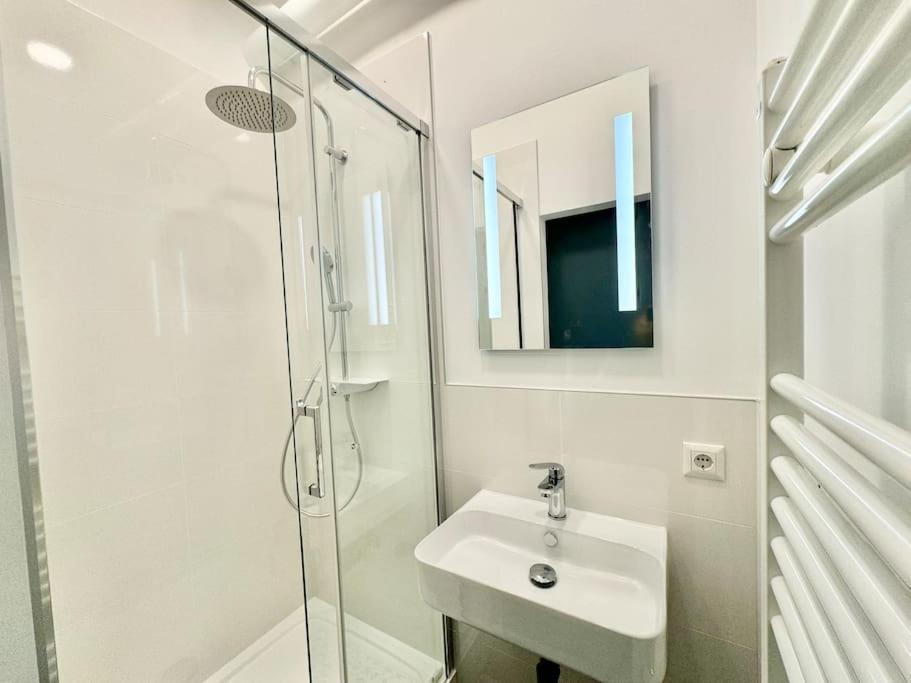 Stylish & Renovated With Free Parking Apartment Vienna