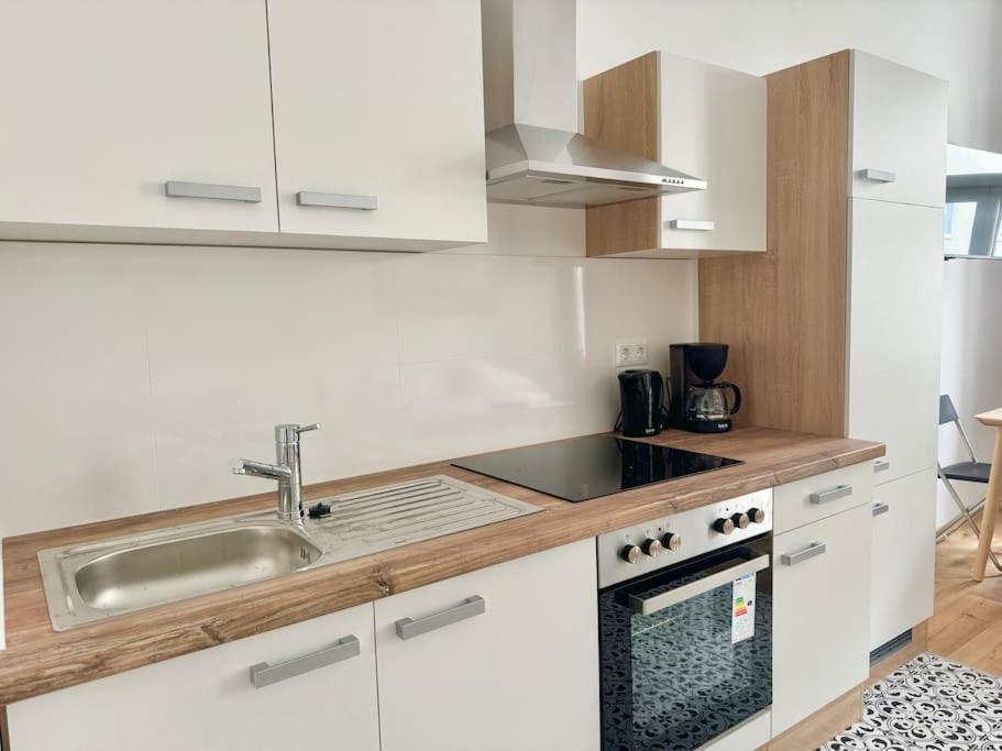 Stylish & Renovated With Free Parking Apartment Wien